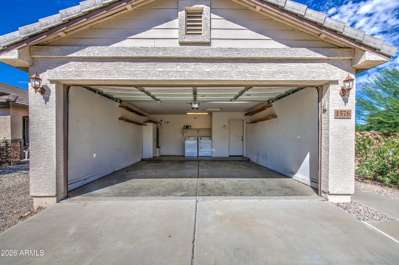 1576 W Appaloosa Way, San Tan Valley, AZ 85144