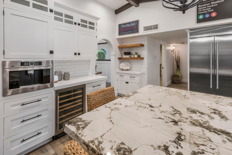 15801 N Moon Valley Dr, Phoenix, AZ 85022