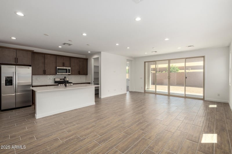 15805 Vogel Ave, Goodyear, AZ 85338