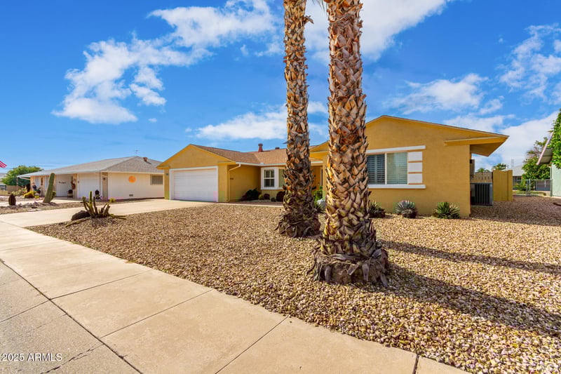 15806 110th Ave, Sun City, AZ 85351