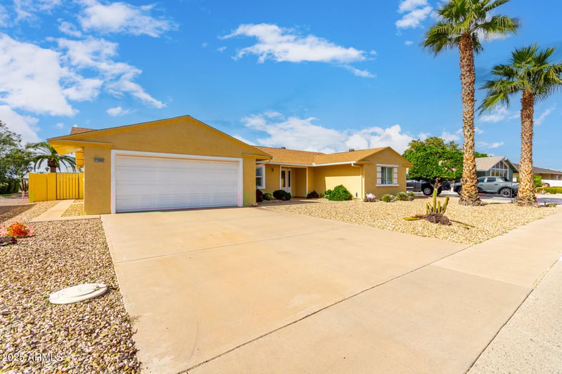 15806 110th Ave, Sun City, AZ 85351