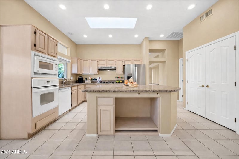15808 Heritage Dr, Sun City West, AZ 85375