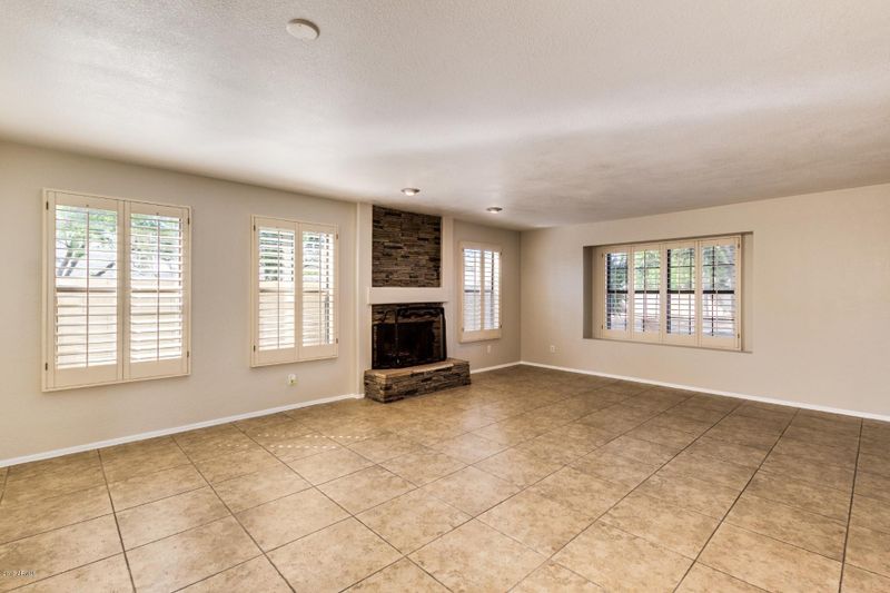 15811 N 38th Way, Phoenix, AZ 85032