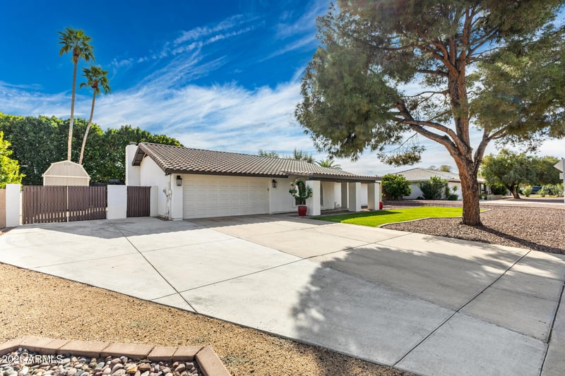 15817 N Moon Valley Dr, Phoenix, AZ 85022