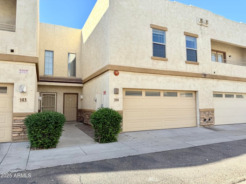 15818 25th St #104, Phoenix, AZ 85032