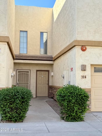15818 25th St #104, Phoenix, AZ 85032