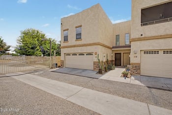 15818 25th St #113, Phoenix, AZ 85032
