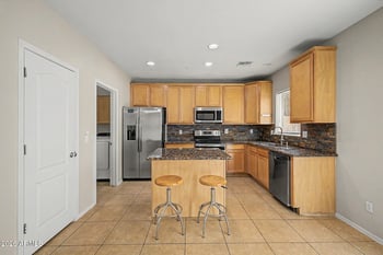 15818 25th St #113, Phoenix, AZ 85032