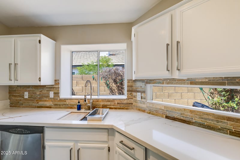 15818 6th Ave, Phoenix, AZ 85023