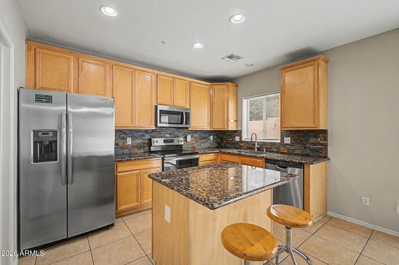 15818 25th St #113, Phoenix, AZ 85032