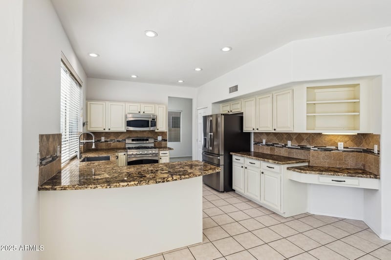 15825 1st Ave, Phoenix, AZ 85045