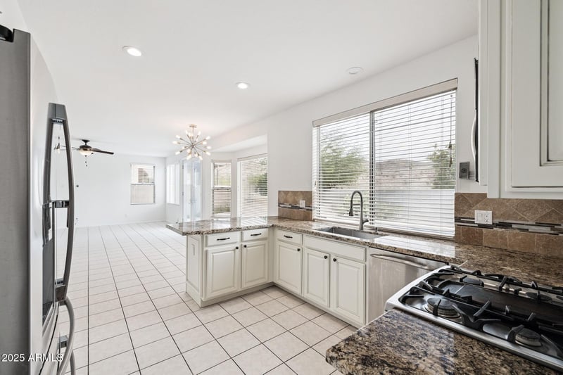 15825 1st Ave, Phoenix, AZ 85045