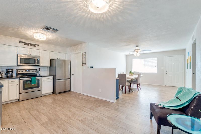 15843 N 23rd St, Phoenix, AZ 85022