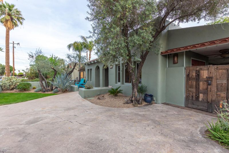 1585 E Cheery Lynn Rd, Phoenix, AZ 85014