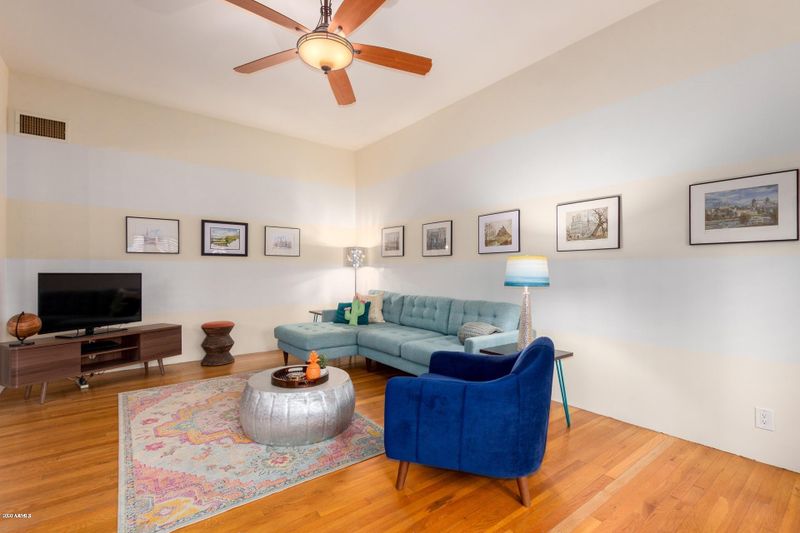 1585 E Cheery Lynn Rd, Phoenix, AZ 85014