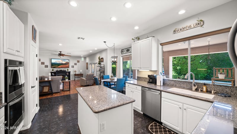 15870 N 9th Ave, Phoenix, AZ 85023