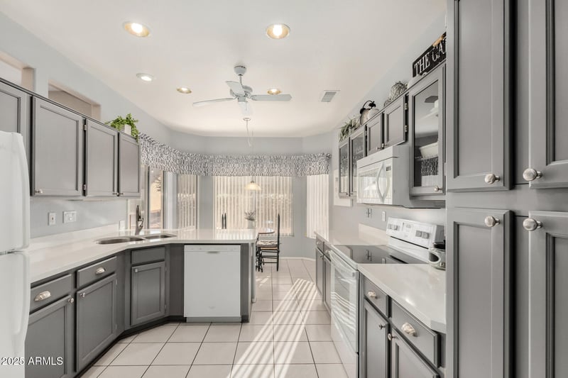 15919 Falcon Ridge Dr, Sun City West, AZ 85375