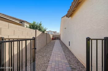1592 Luna Blanca Way, San Tan Valley, AZ 85140