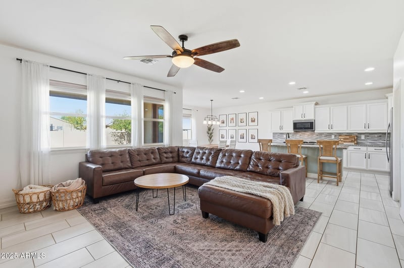 1592 Luna Blanca Way, San Tan Valley, AZ 85140