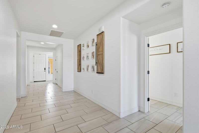 1592 Luna Blanca Way, San Tan Valley, AZ 85140