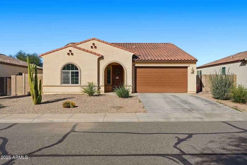 1592 Luna Blanca Way, San Tan Valley, AZ 85140