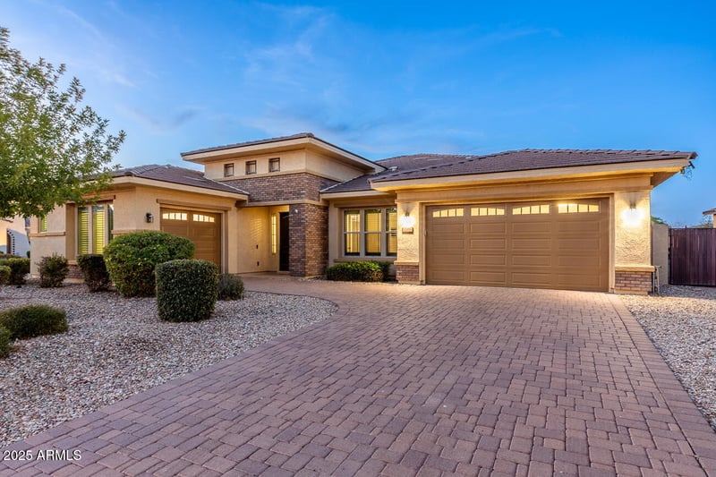 15960 Bonitos Dr, Goodyear, AZ 85395