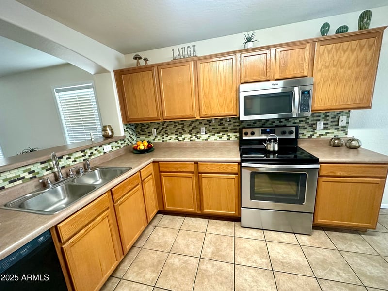15996 Larkspur Dr, Goodyear, AZ 85338