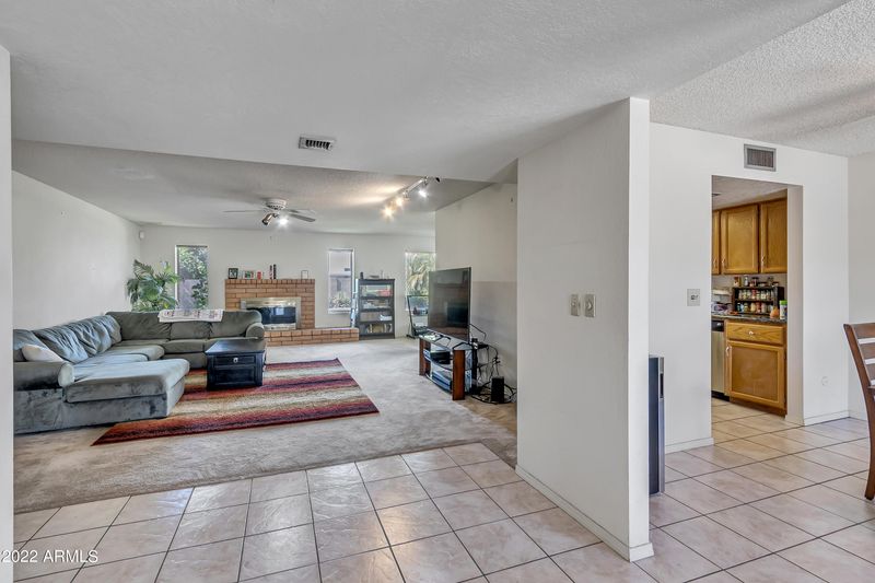 16 E Angela Dr, Phoenix, AZ 85022