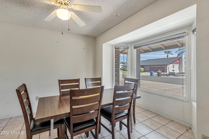 16 E Angela Dr, Phoenix, AZ 85022