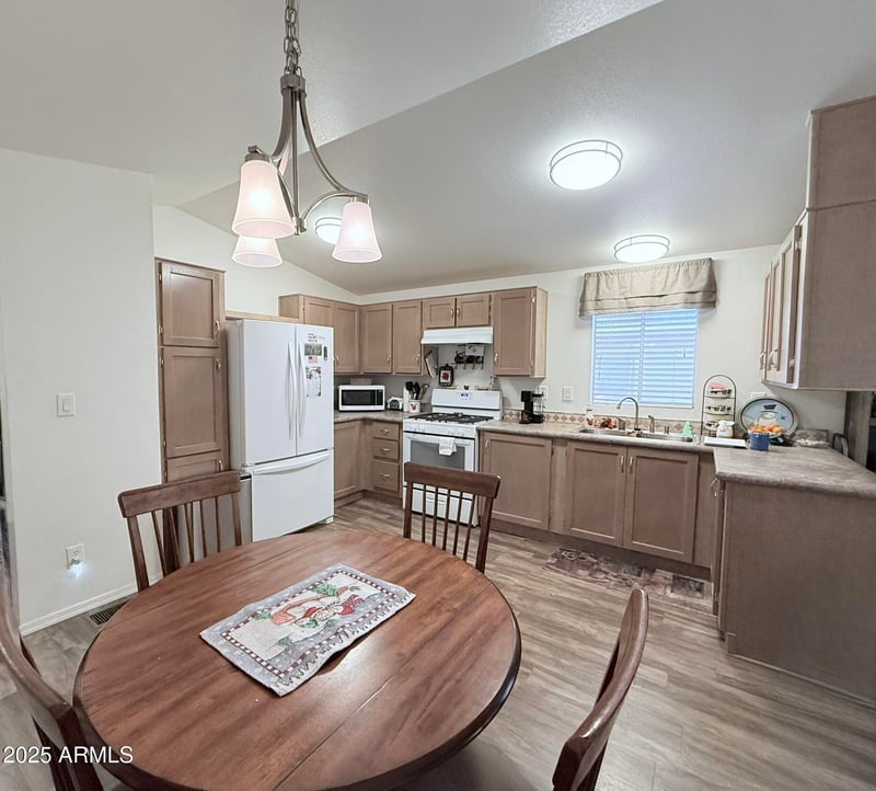 16005 32nd St #9, Phoenix, AZ 85032