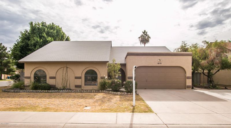 1601 W Barrow Dr, Chandler, AZ 85224