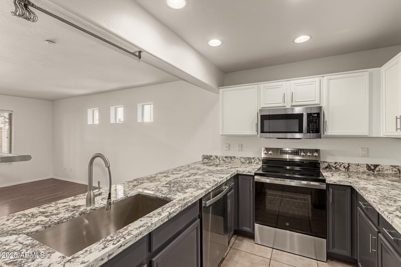 16015 30th St #109, Phoenix, AZ 85032