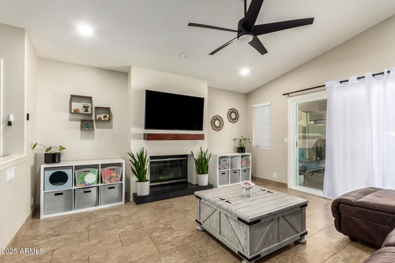 16018 N 3rd Dr, Phoenix, AZ 85023