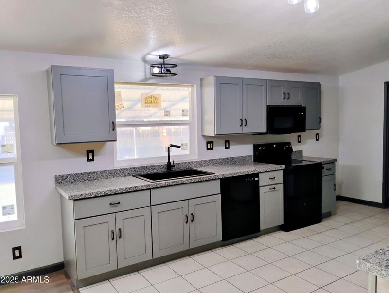 16018 N 67th Ave, Glendale, AZ 85306