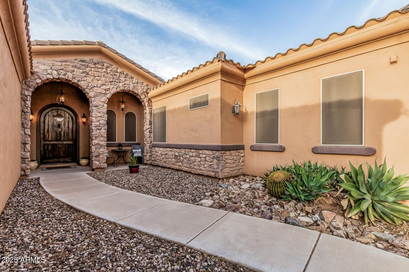 1602 Lobo St, San Tan Valley, AZ 85140