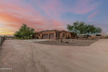 1602 Lobo St, San Tan Valley, AZ 85140