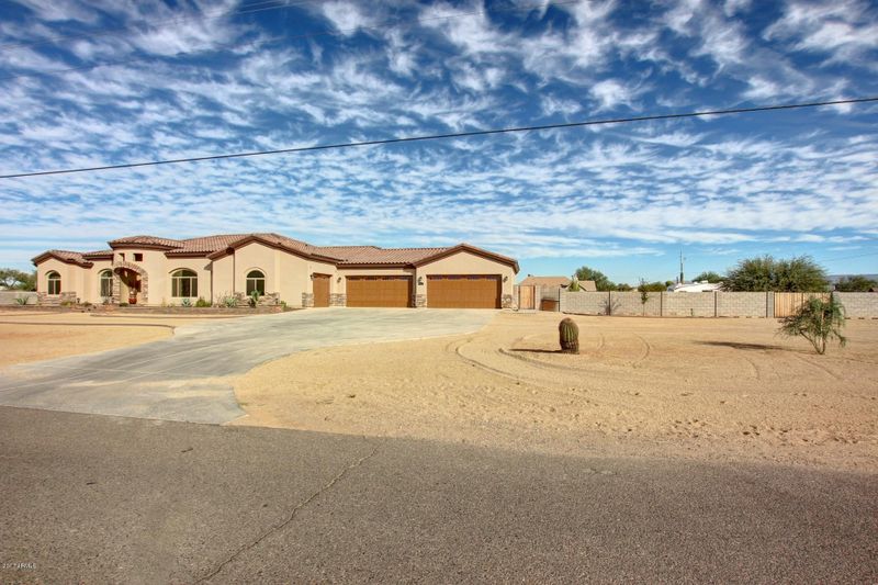 1604 W Maddock Rd, Phoenix, AZ 85086