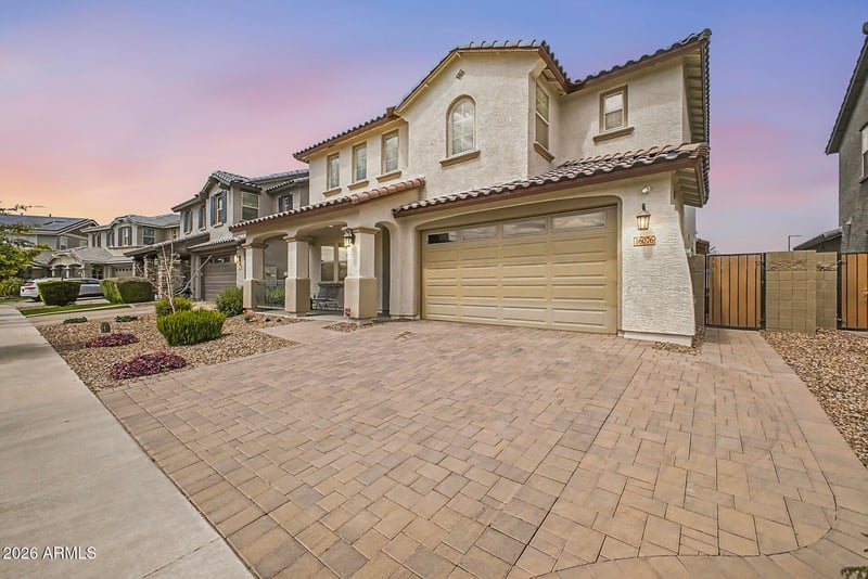 16076 Soft Wind Dr, Surprise, AZ 85387