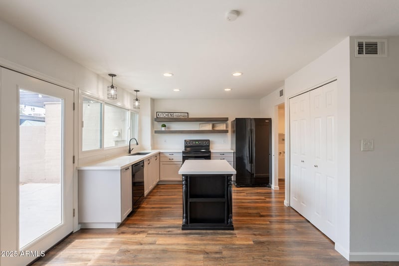 1608 Baker Dr, Tempe, AZ 85282