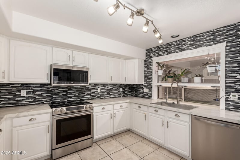 16085 Moreland St, Goodyear, AZ 85338
