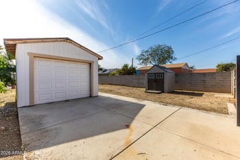 1614 Lynwood St, Phoenix, AZ 85007