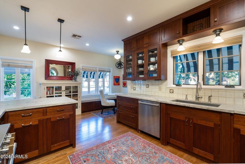 1615 Palmcroft Way, Phoenix, AZ 85007