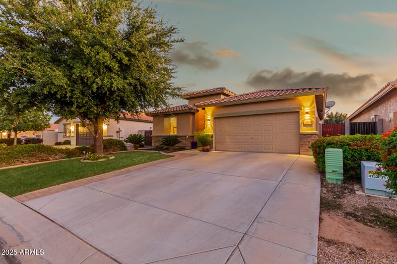 1617 Loemann Dr, San Tan Valley, AZ 85144