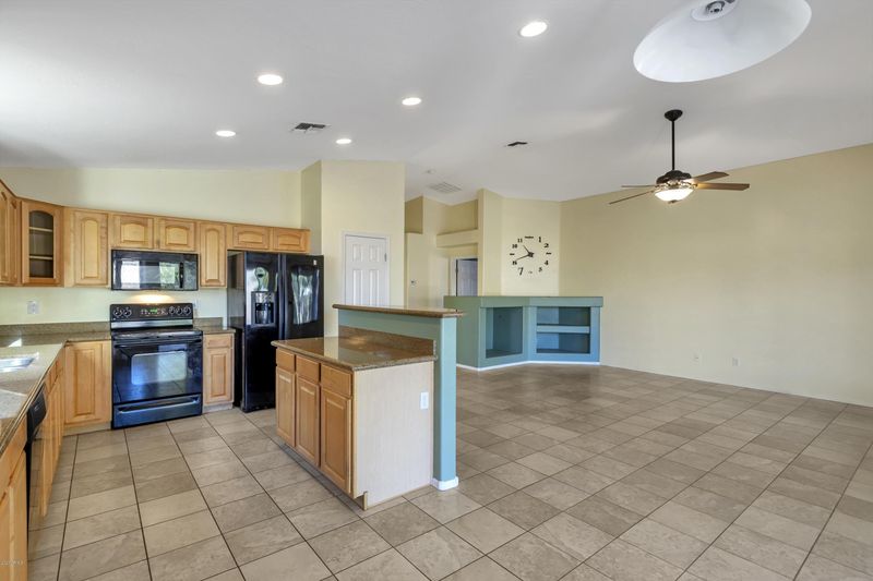 1618 E Harwell Rd, Phoenix, AZ 85042