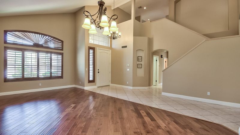 1619 W Thunderhill Dr, Phoenix, AZ 85045