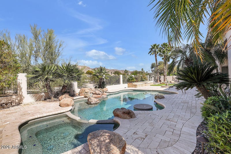 1620 E Silverwood Dr, Phoenix, AZ 85048