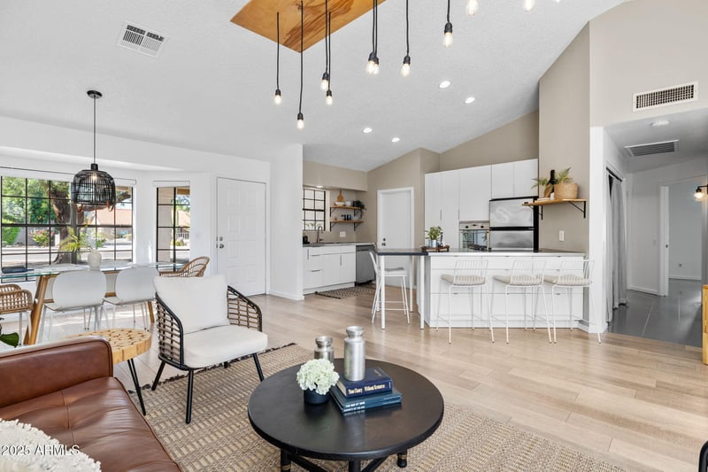 16209 16th St, Phoenix, AZ 85022