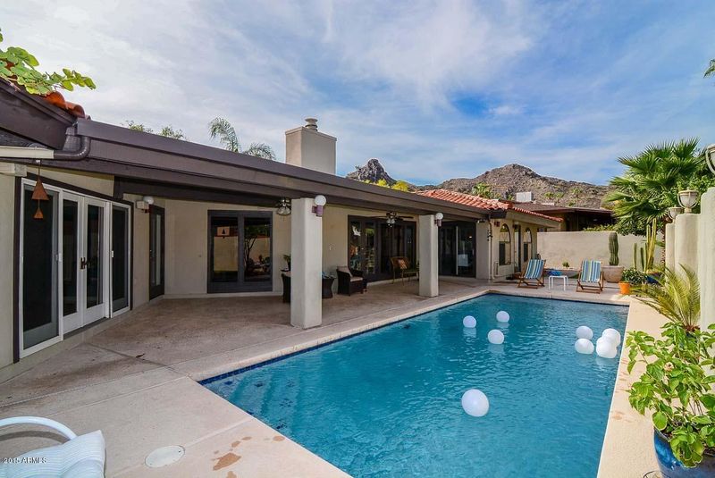 1621 E Echo Ln, Phoenix, AZ 85020