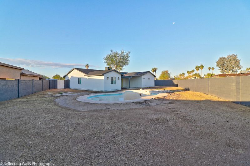 1621 N 52nd Dr, Phoenix, AZ 85035