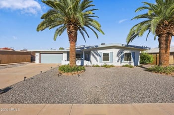 16210 N Meadow Park Dr, Sun City, AZ 85351